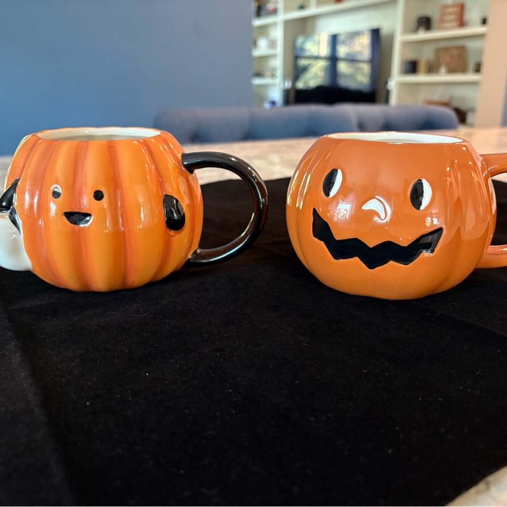 NWT Target Hyde & EEK! 2023 & 2024 Halloween Stoneware Figural Pumpkin Mug.